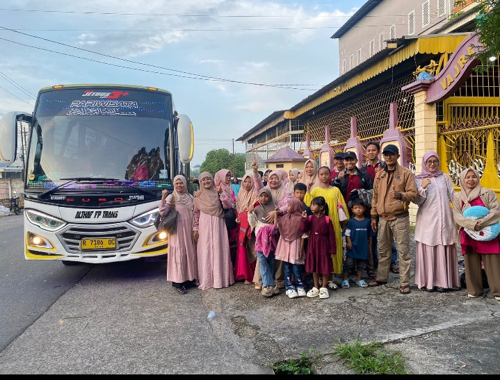 Warga RT 39 Kelurahan Jelutung mengadakan kegiatan Studi tiru ke Alahan panjang Solok Selatan 