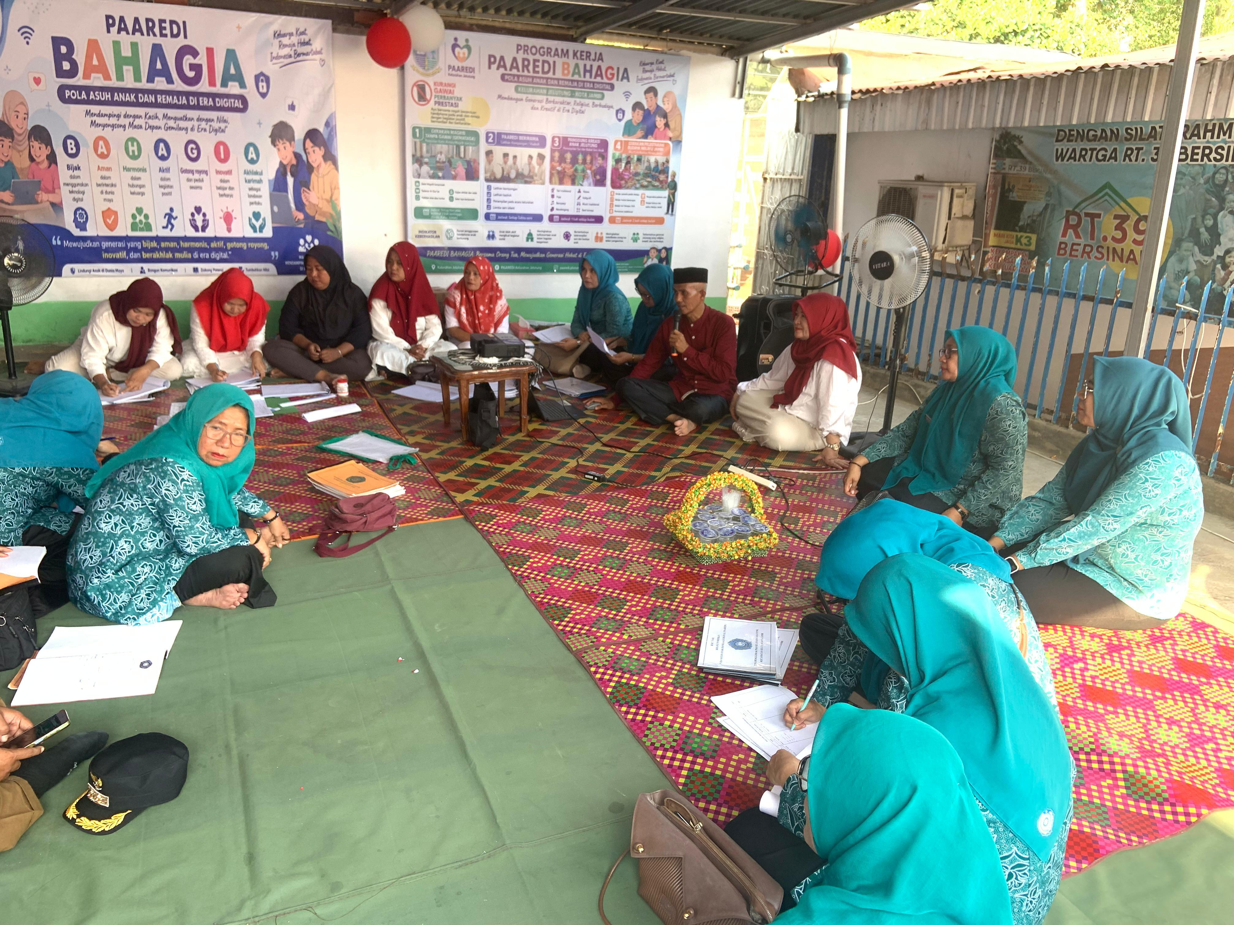 Perkuat Ketahanan Keluarga di Era Digital, Tim Kecamatan Jelutung Gelar Penilaian Kelompok PAAREDI B